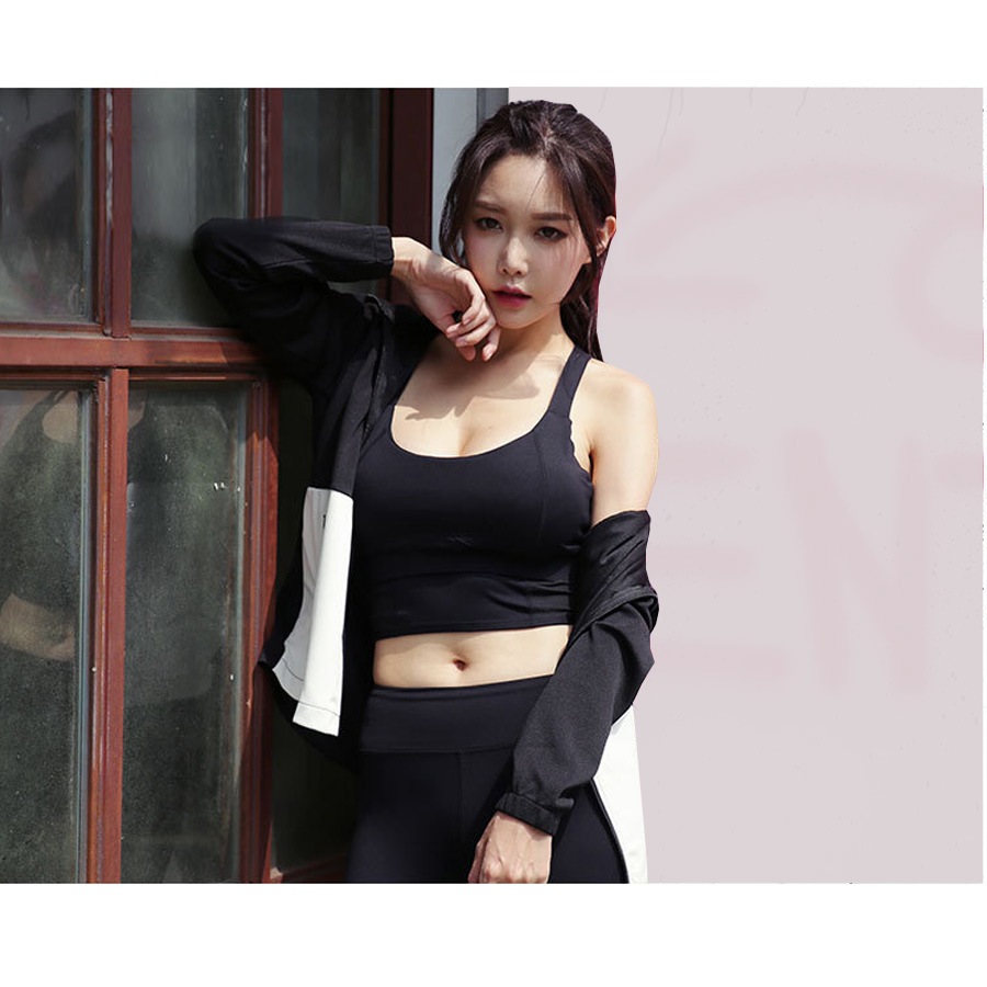 スポーツブラ レディース 春夏秋冬 新作 スポーツウェア ブラトップ インナー カップ付き 下着 アンダーウェア ワンポイントロゴ 長め丈 ジョギング フィットネス ヨガ ジム タイト スポーティー おしゃれ 韓国風 ブラック 黒 ホワイト 白 SMLXL JOCOSA 8726 送料無料 即納