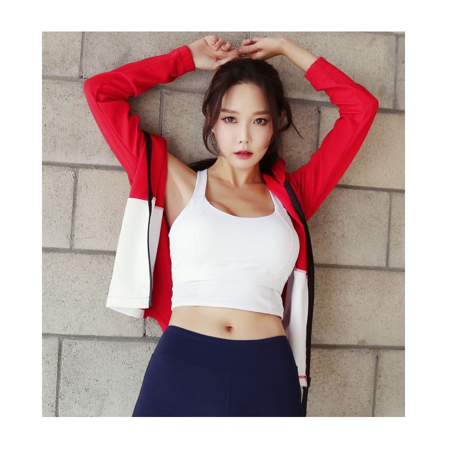 スポーツブラ レディース 春夏秋冬 新作 スポーツウェア ブラトップ インナー カップ付き 下着 アンダーウェア ワンポイントロゴ 長め丈 ジョギング フィットネス ヨガ ジム タイト スポーティー おしゃれ 韓国風 ブラック 黒 ホワイト 白 SMLXL JOCOSA 8726 送料無料 即納