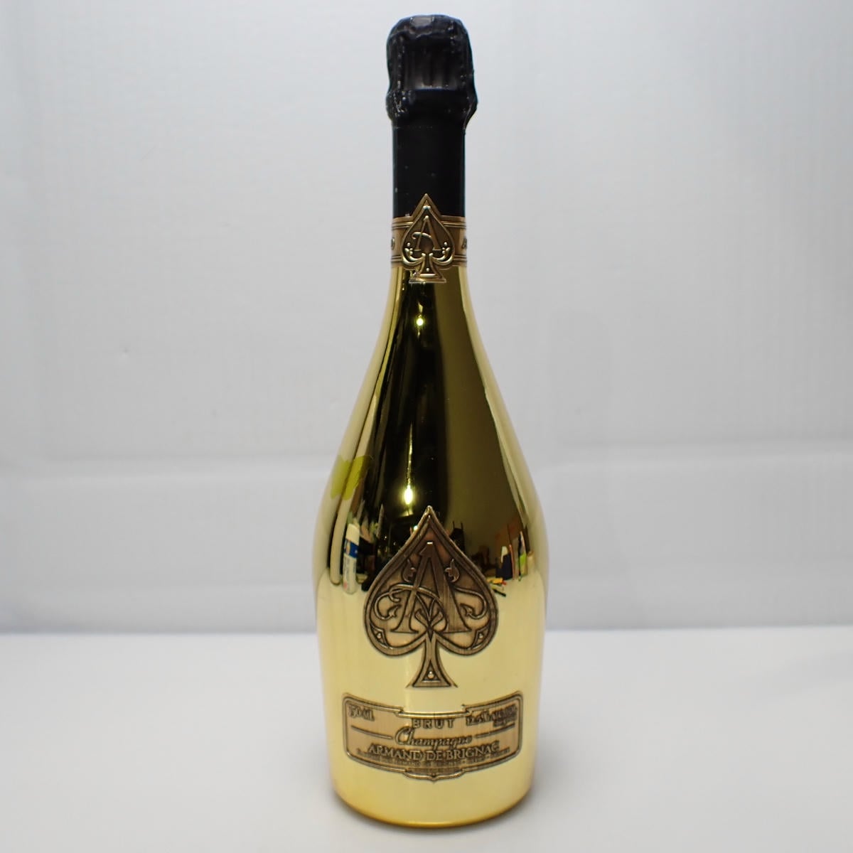ARMAND DE BRIGNAC（アルマンドブリニャック）ゴールド 箱なし ※ボトルキズ