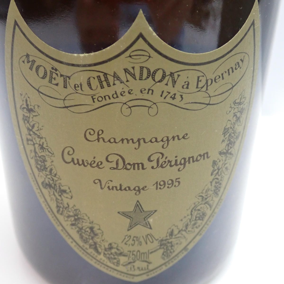 キュベ ドンペリニヨン 1995年 750ml 未開栓 冊子,箱付 Dom perignon（ドンペリニヨン）1995 箱付の通販ショップ・価格相場