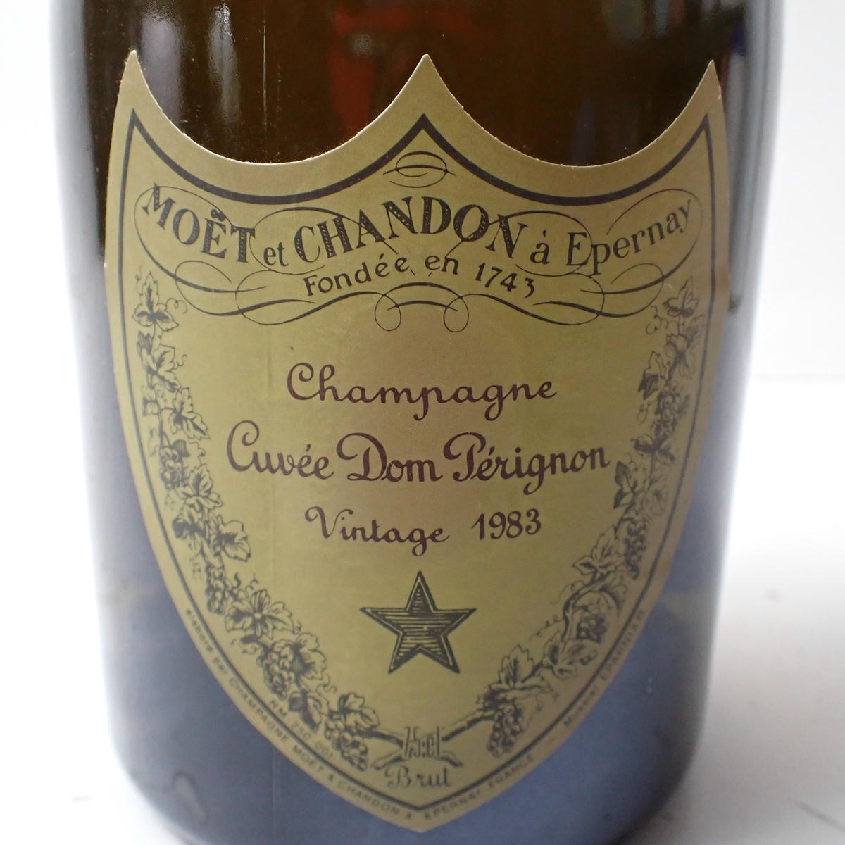 ドンペリニヨン 1983 新品未開封　Dom Perignon Dom perignon（ドンペリニヨン）1983 箱なし ※液面低下の通販ショップ