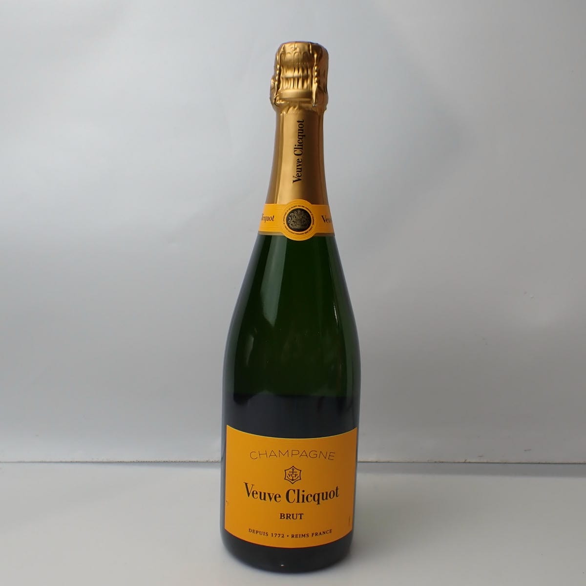 ヴーヴクリコ　イエロー　新品未開封 Veuve Clicquot（ヴーヴ クリコ）イエロー ブリュット 箱なし ※ラベル