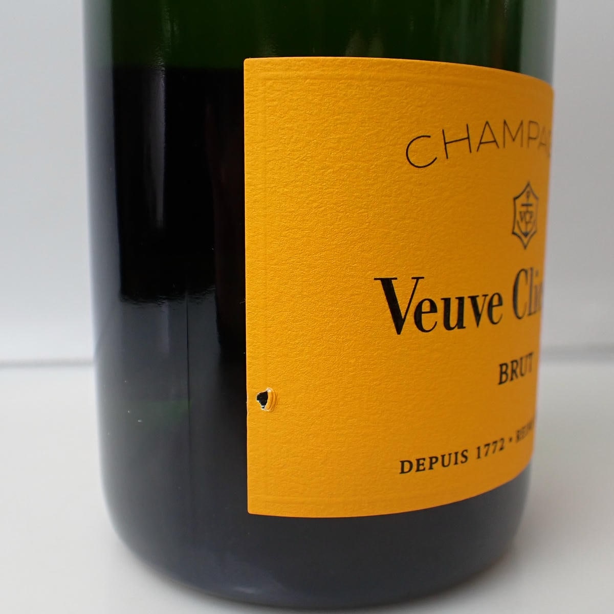 ヴーヴクリコ　イエロー　新品未開封 Veuve Clicquot（ヴーヴ クリコ）イエロー ブリュット 箱なし ※ラベル