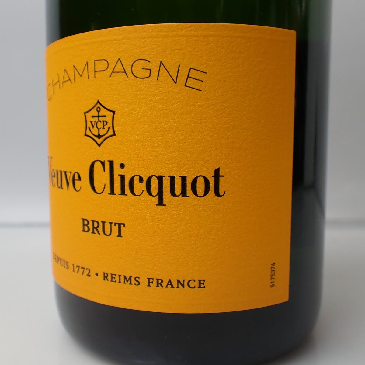 ヴーヴクリコ　イエロー　新品未開封 Veuve Clicquot（ヴーヴ クリコ）イエロー ブリュット 箱なし ※ラベル