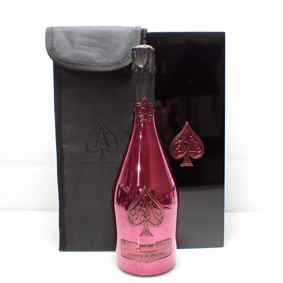ARMAND DE BRIGNAC（アルマンドブリニャック）ドゥミセック レッド 箱