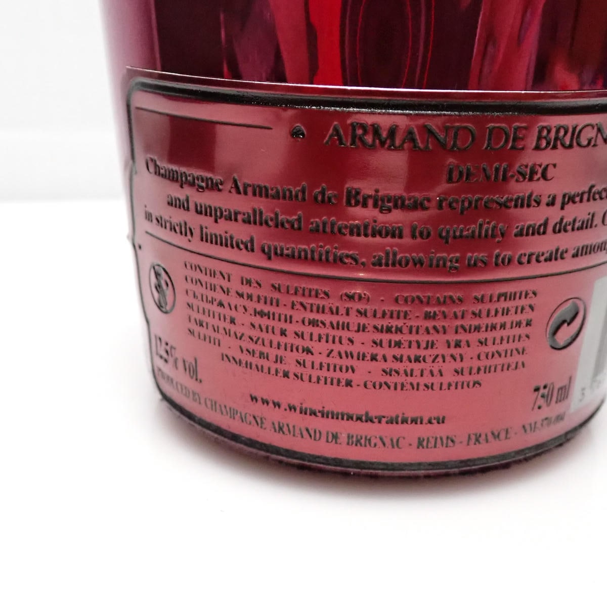 ARMAND DE BRIGNAC（アルマンドブリニャック）ドゥミセック レッド 箱