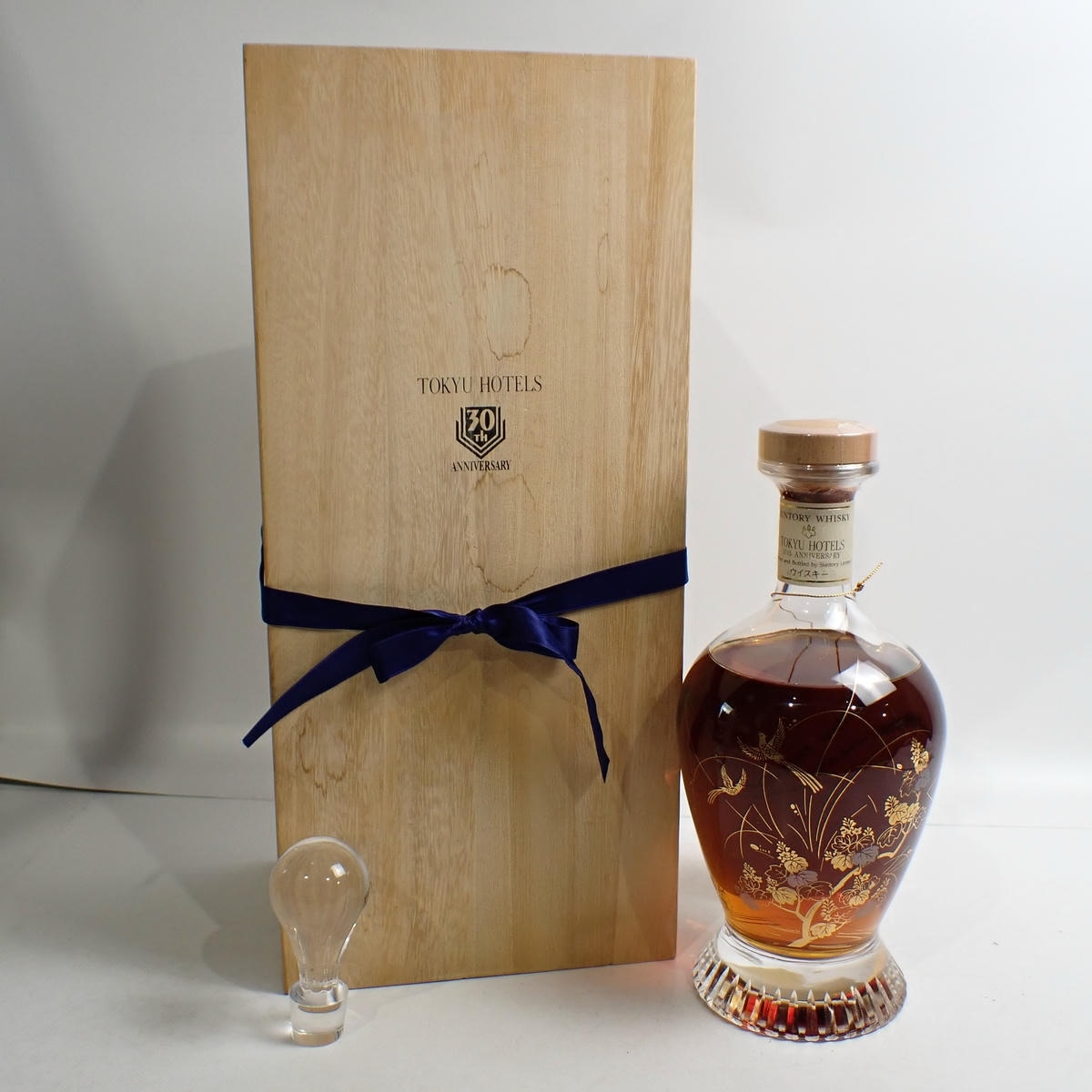 東急ホテル30周年記念　サントリーウイスキー　山崎30年ベース 訳あり SUNTORY（サントリー）東急ホテル 30周年記念ボトル 木箱付の通販