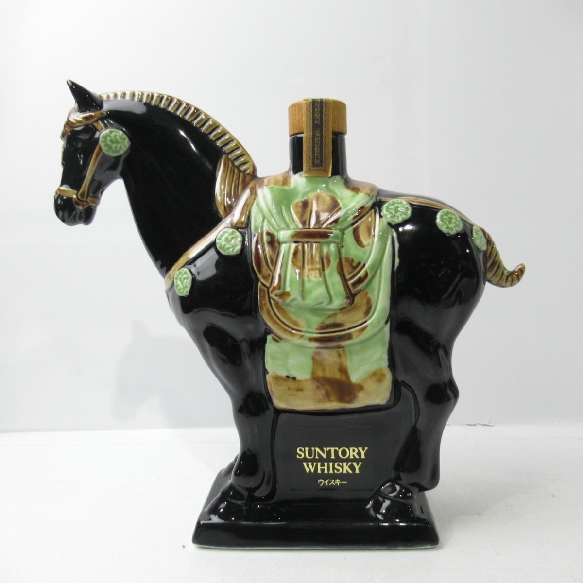 サントリー ウイスキー ローヤル 600ml 干支ボトル　午 SUNTORY サントリーローヤル ウイスキー 干支陶器ボトル午 600ml – お