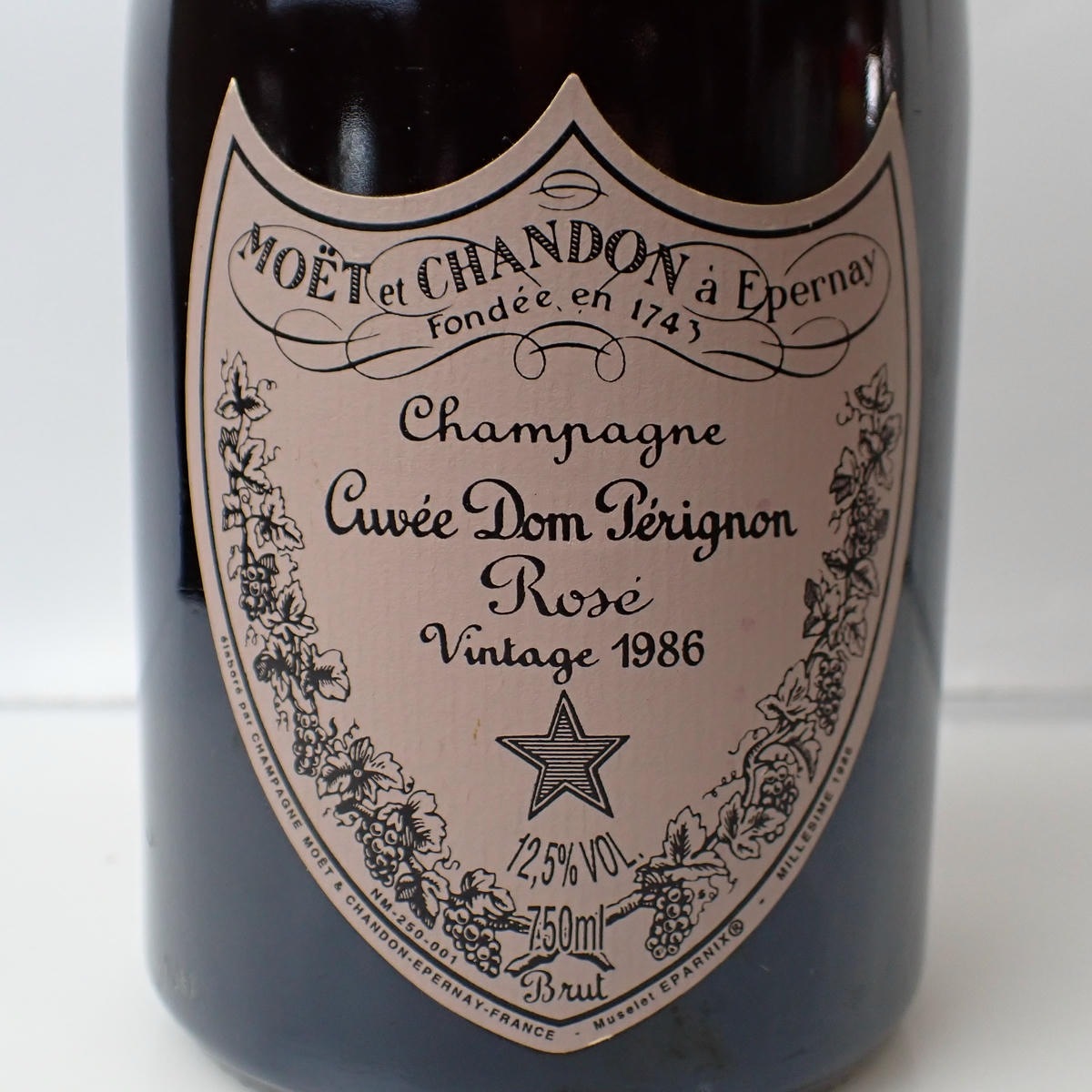 ドンペリ　ロゼ　１９８６ Dom perignon（ドンペリニヨン）ロゼ 1986 箱なし ※キャップフィルム