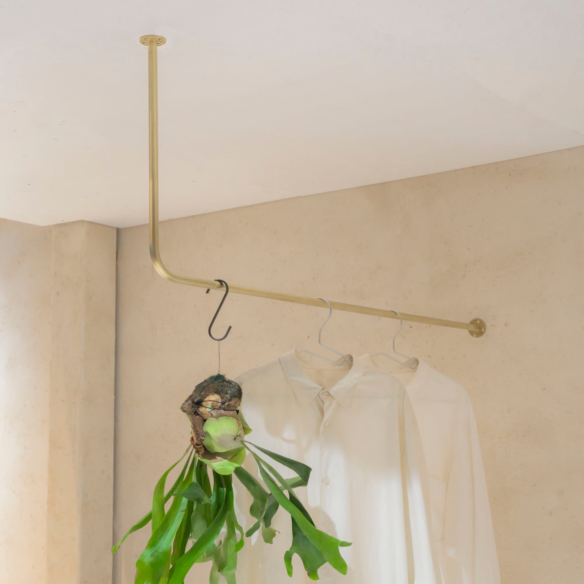 BOU】錆びないL字型天吊りハンガーバー（黒）＜サイズオーダー