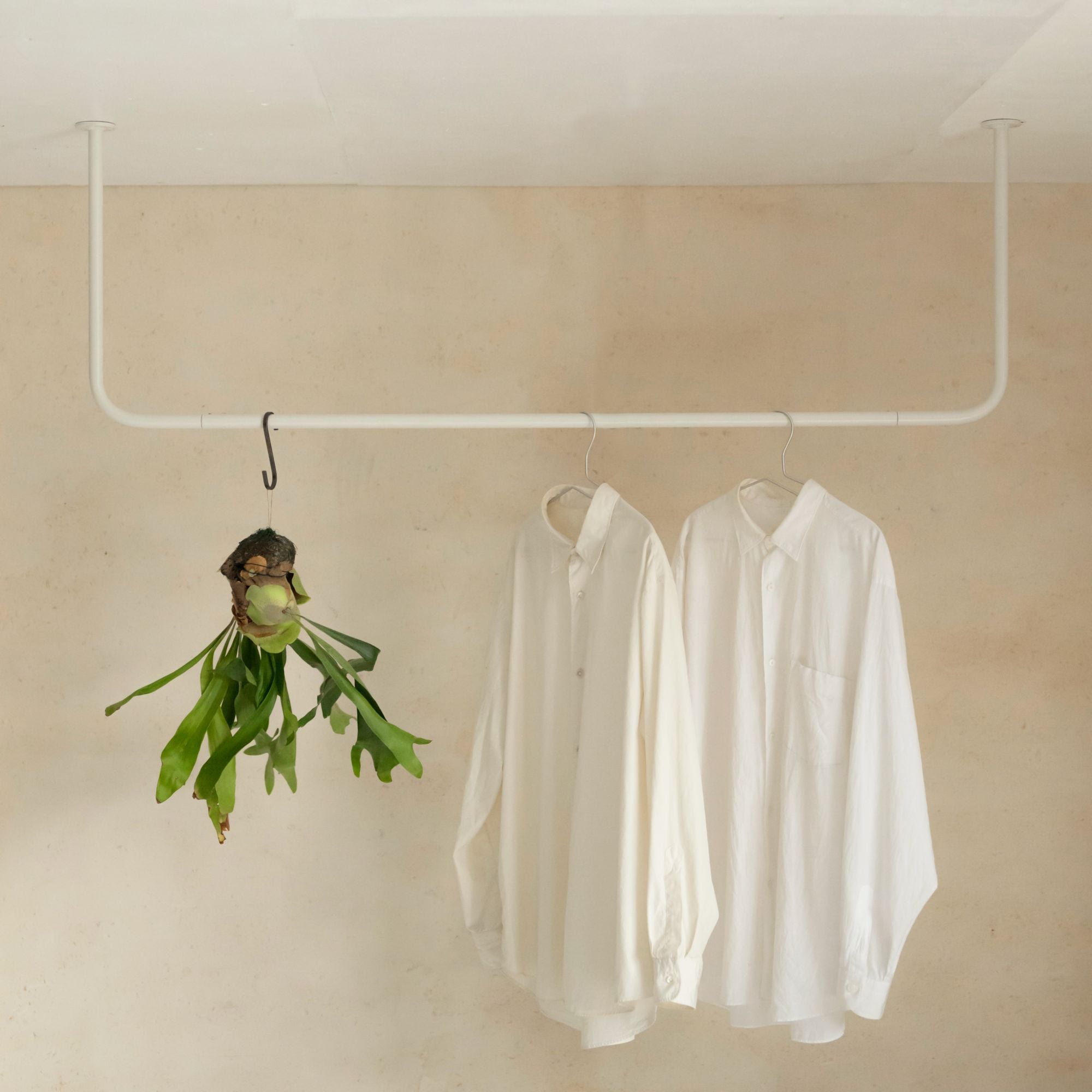 BOU】錆びないコの字型天吊りハンガーバー（白） | 金物,ハンガーバー