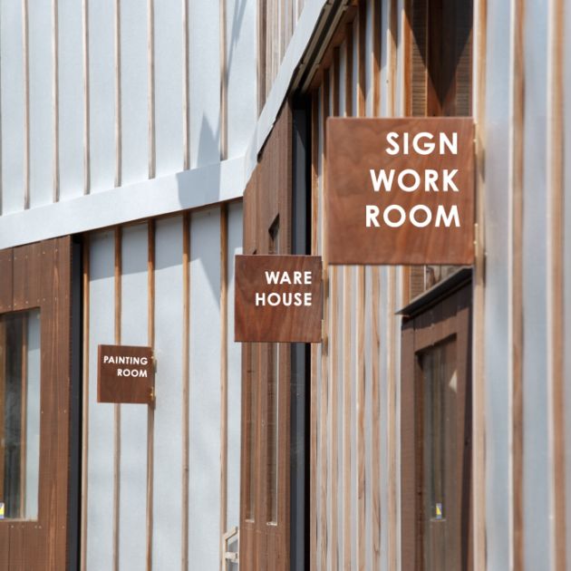 【ナンナロ】突き出し看板 230×230