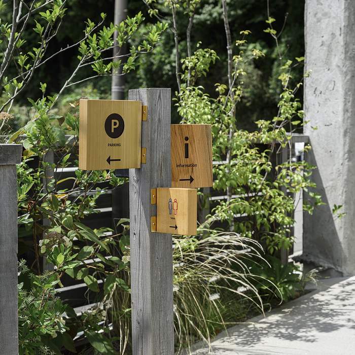 【ナンナロ】突き出し看板 200×200