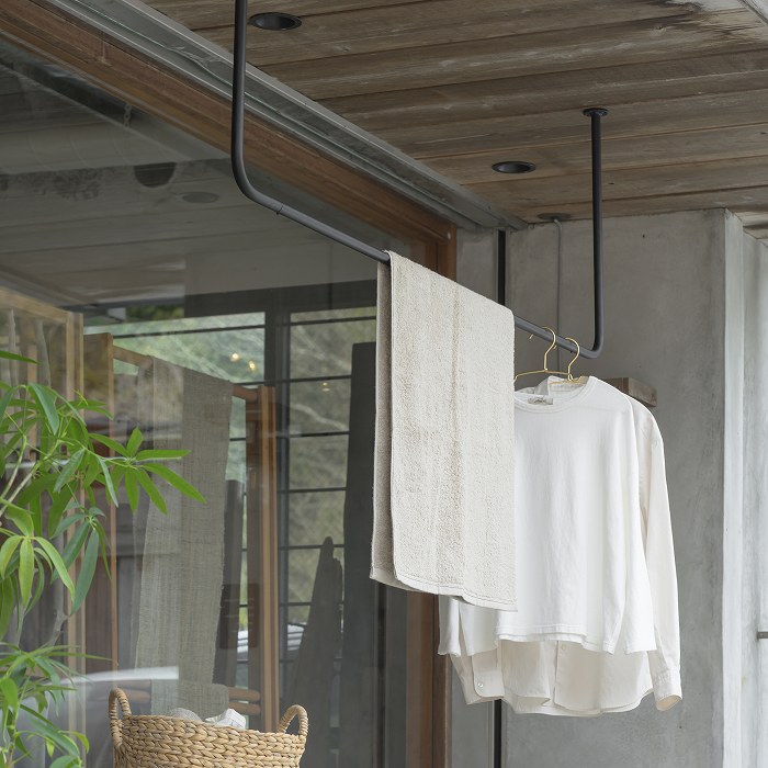 【BOU】錆びないコの字型天吊りハンガーバー（黒）＜サイズオーダー＞