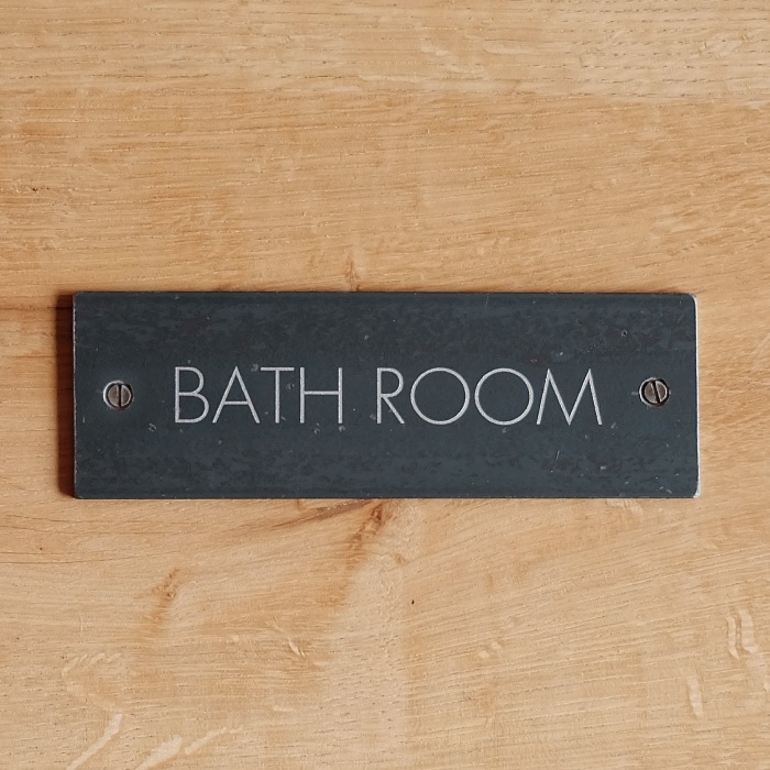 ネームサイン TOILET・BATH ROOM（鉄）
