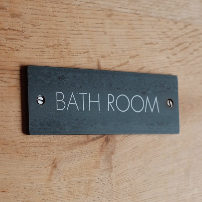 ネームサイン TOILET・BATH ROOM（鉄）