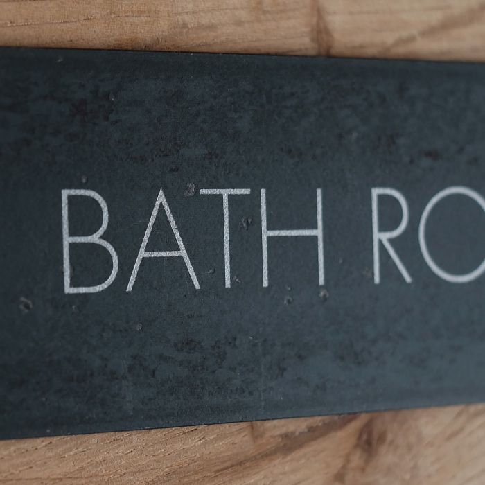 ネームサイン TOILET・BATH ROOM（鉄）