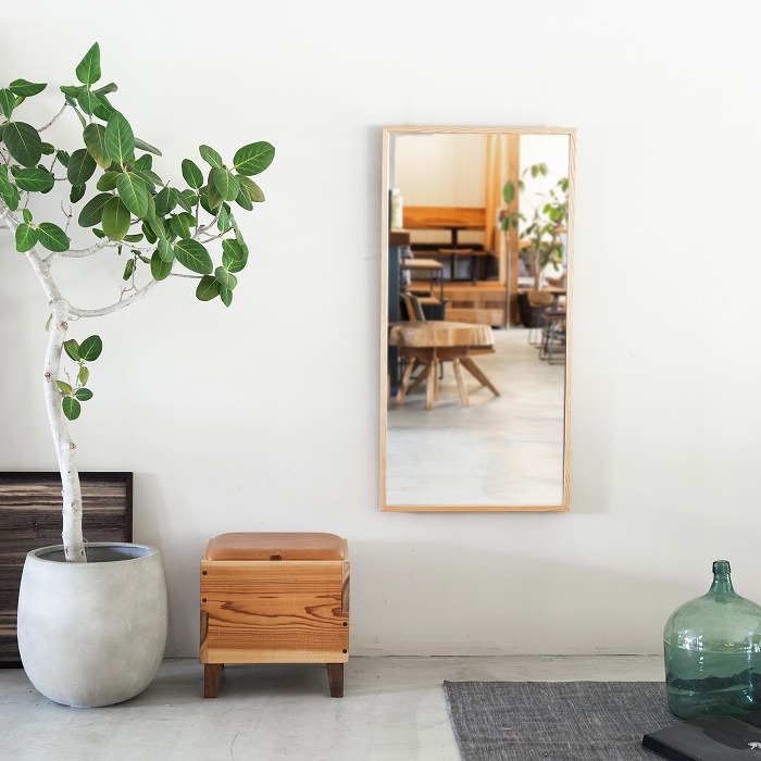 マツのフレームミラー