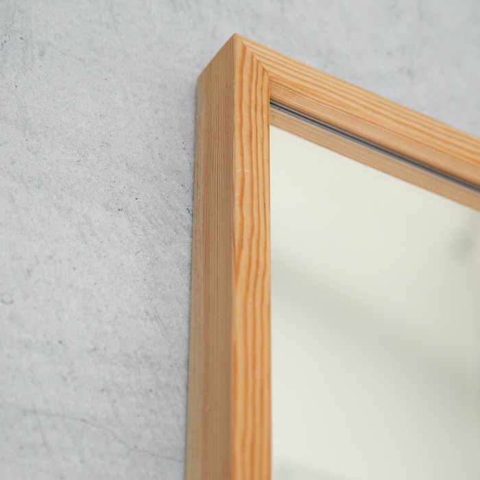 マツのフレームミラー