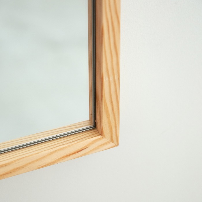 マツのフレームミラー