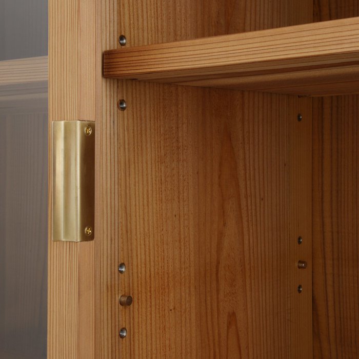 杉と真鍮の食器棚（水屋）