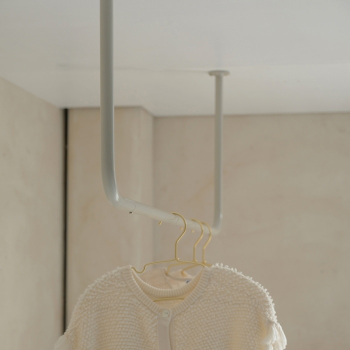 BOU】錆びないコの字型天吊りハンガーバー（グレージュ） | 金物