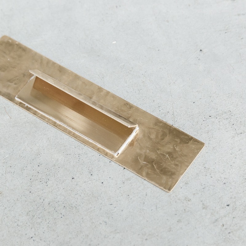 真鍮スリム表札 槌目仕上げ