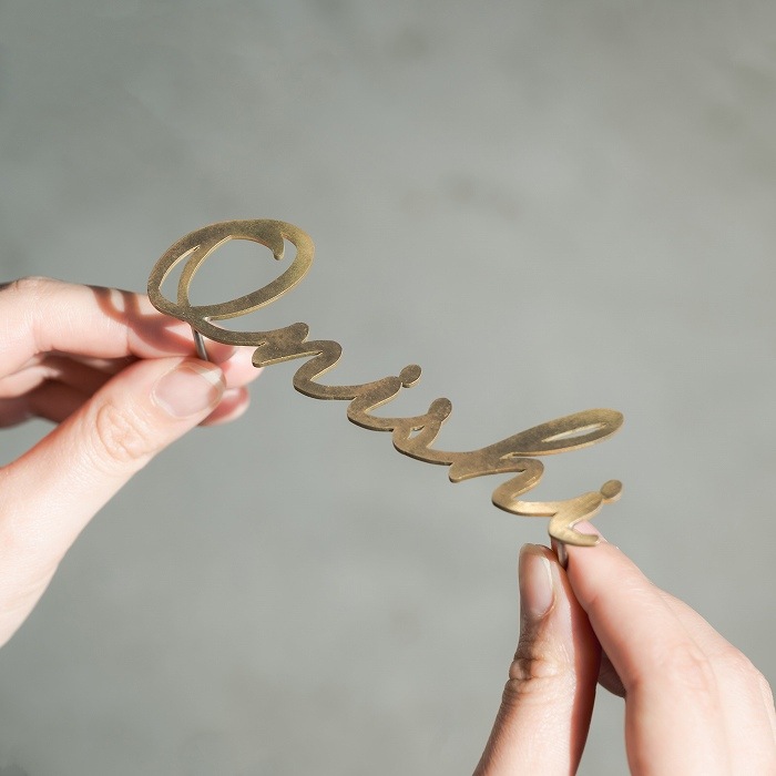 小さな切り文字表札（真鍮）