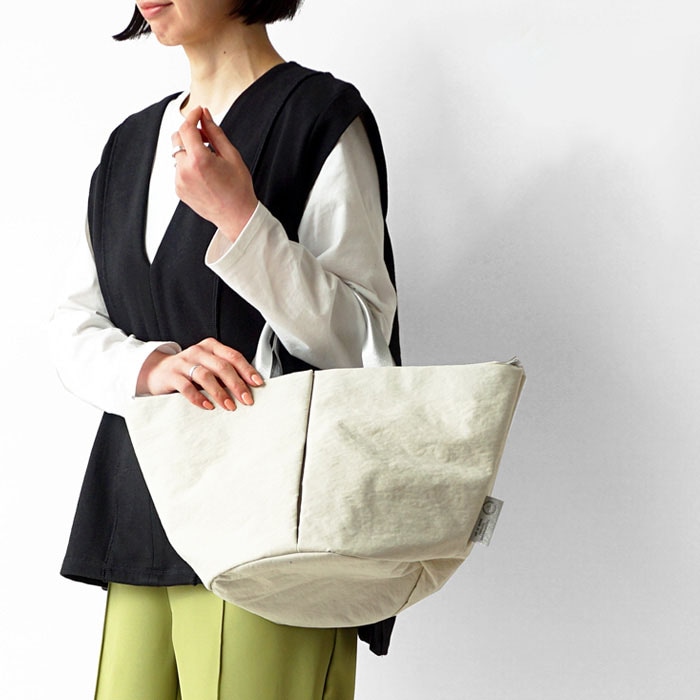 < TUTUMU  > Marche KONBU mini “Silver” / 舟形トート
