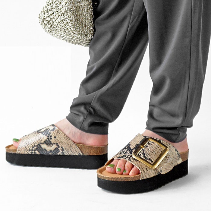 < PLAKTON> ビッグバックルサンダル