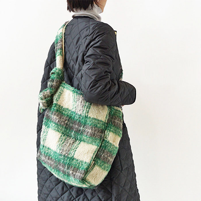 < story.  > シャギーチェック ショルダーバッグ