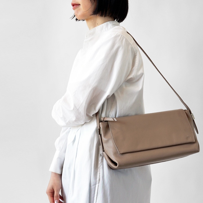 < story.  > ショルダーバッグ