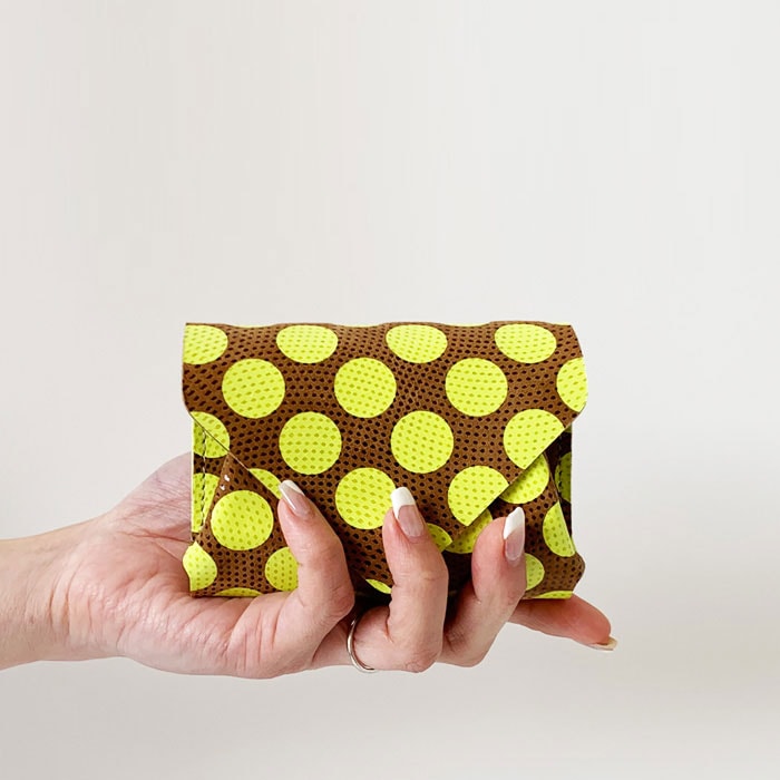 < carmine > Compact Wallet Neon Dot / 三つ折り ミニ財布