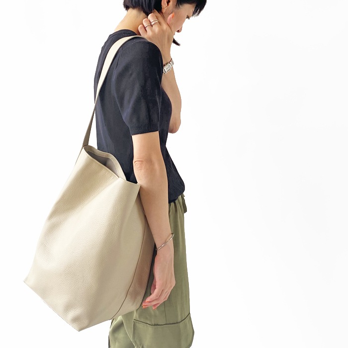 < LA SCAIA > ショルダーバッグ