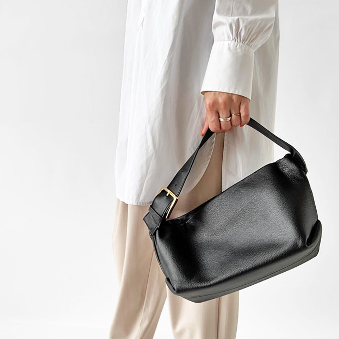 < story.  > ハンドバッグ