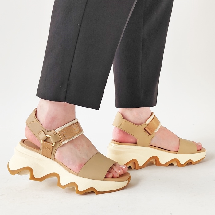< SOREL > KINETIC IMPACT Y-STRAP HIGH SANDAL  / サンダル