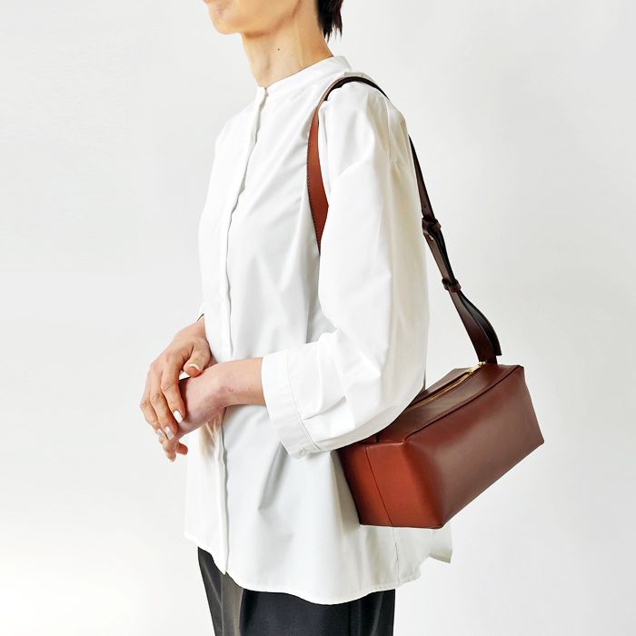 < LA SCAIA > ショルダーバッグ