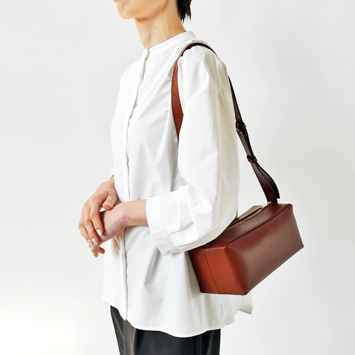 < LA SCAIA > ショルダーバッグ