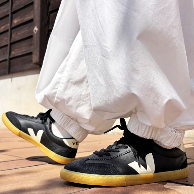 < VEJA> VOLLEY O.T. LEATHER BLACK PIERRE / スニーカー
