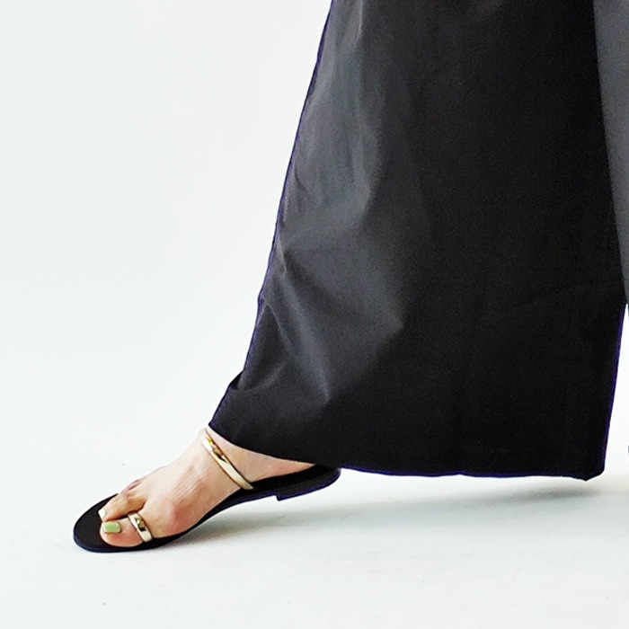 < NICOLAS LAINAS > フラットサンダル