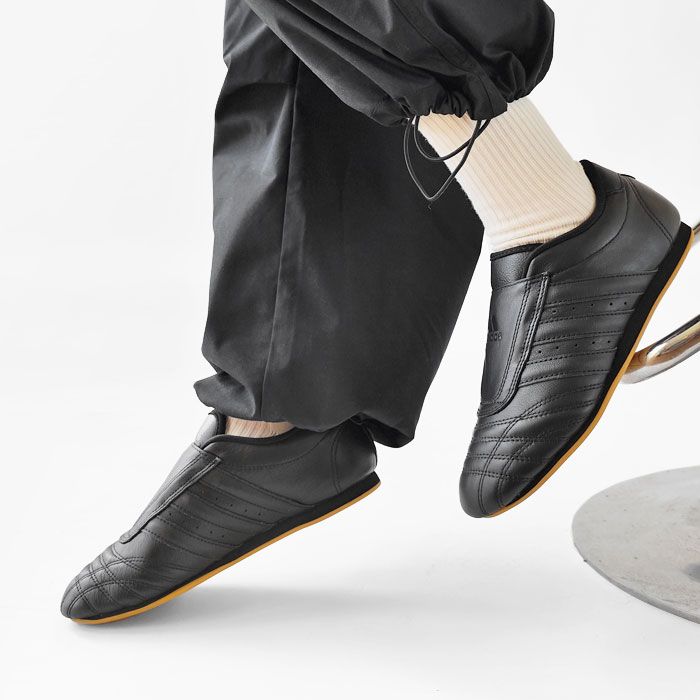 < adidas > TAEKWONDO W / スニーカー