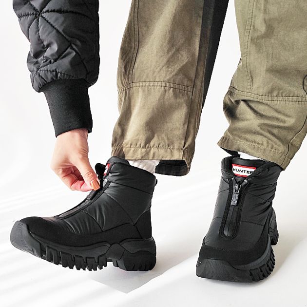 < HUNTER > U INTREPID WANDERER ANKLE ZIP SNOW BOOT