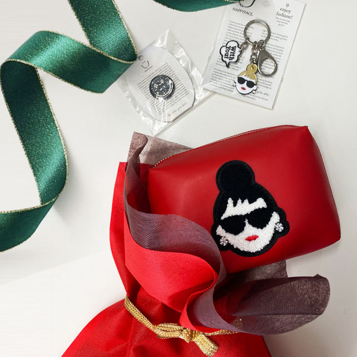 < HAPPY FACE > 今人気のチャームキーなど 3個入りクリスマスセット！