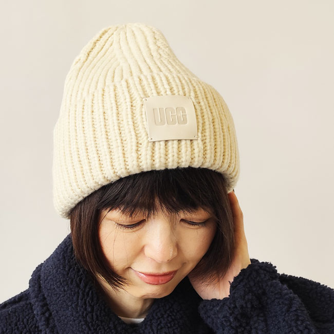 < UGG> CHUNKY RIB BEANIE W LOGO
