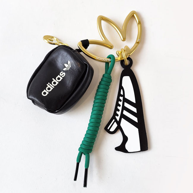 < adidas > KEY CHAIN