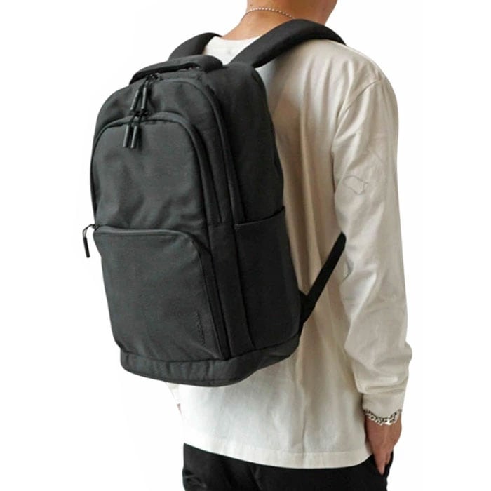 < Incase > Facet 25L Backpack