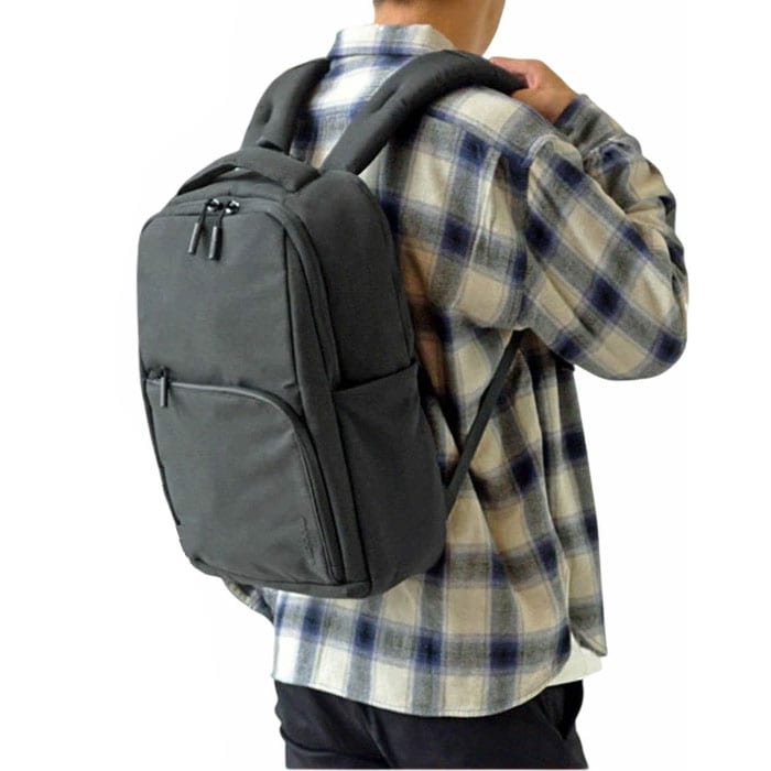 < Incase > Facet 20L Backpack