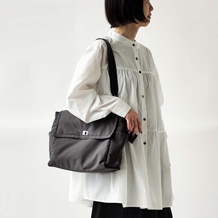 < story. > スクエア ワンショルダーバッグ