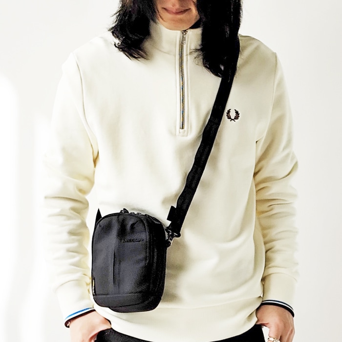 < Incase > ミニショルダーバッグ