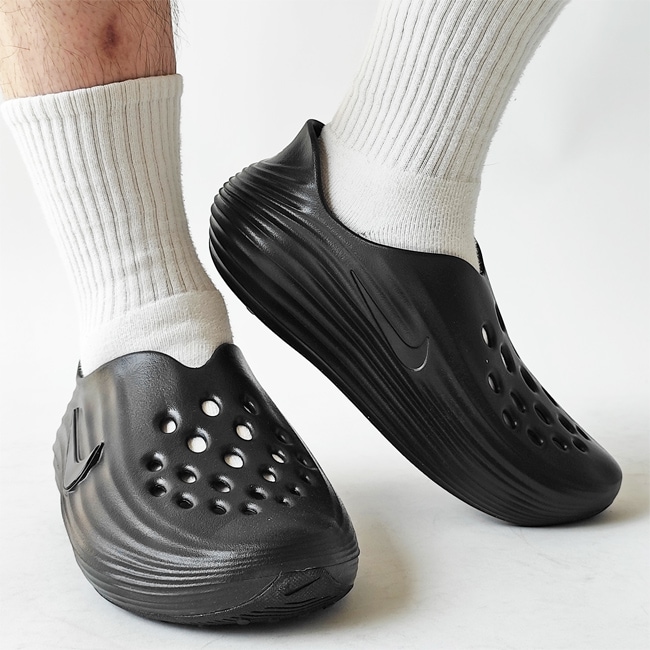 < NIKE >リカバリーシューズ